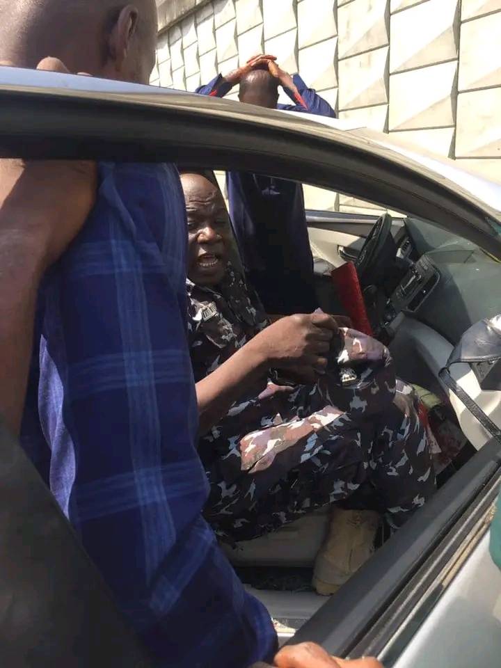 This is ASP Ayuba, the rogue policeman at Ajiwe Police Station, Ajah that murdered a pregnant lawyer, Mrs. Bolanle Raheem, on Christmas day while the victim was returning from Church with her husband. The grieving man that is holding his head with his two hands in the photo is the husband of the deceased lawyer.