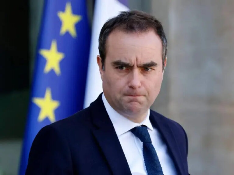 France’s Political Crisis Triggers Market Turmoil, Bank Stocks Slide