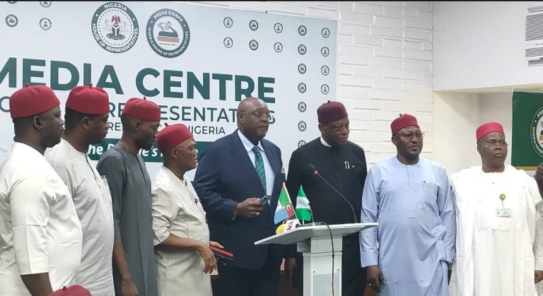 Five PDP, One LP Lawmaker Defect To APC Amid Growing Opposition Exodus