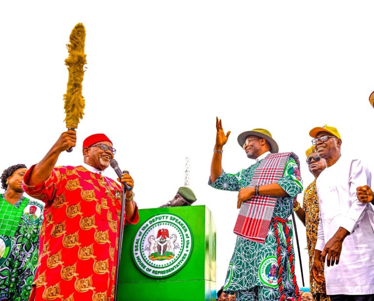 Kalu Receives Over 100 PDP Defectors into APC in Abia as Obingwa LGA Honours Deputy Speaker